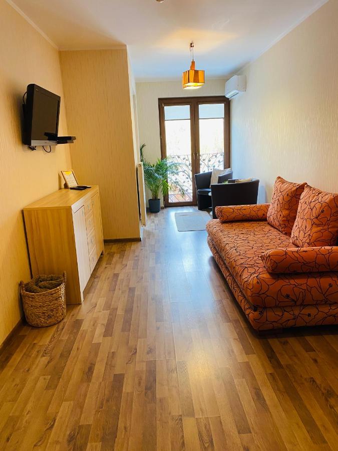 Pokoje Goscinne Pod Jabloniami Augustów Exteriér fotografie