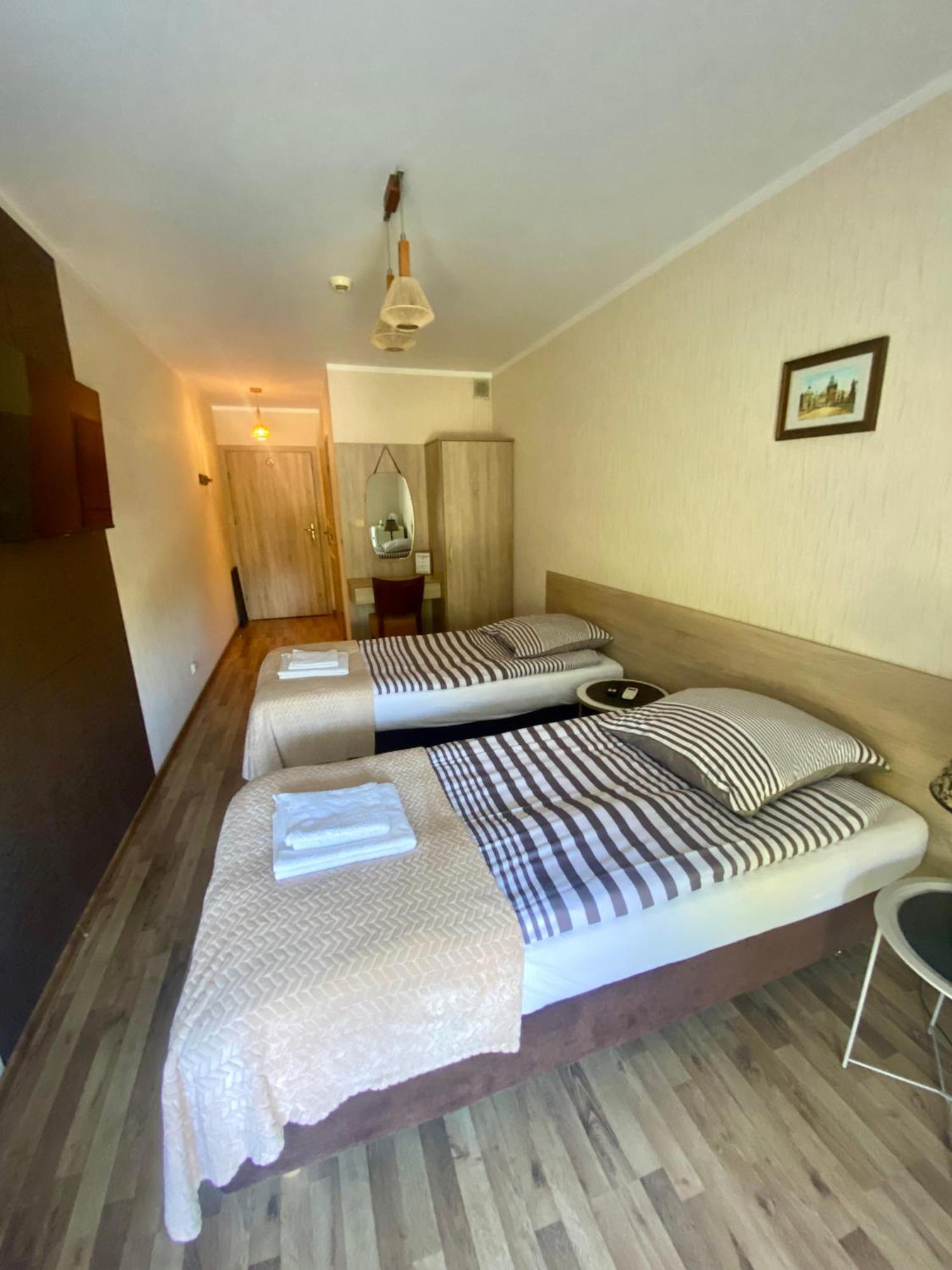 Pokoje Goscinne Pod Jabloniami Augustów Exteriér fotografie